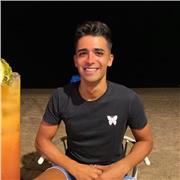Estudiante universitario con matrícula de honor en bachillerato dispuesto a impartir clases de cualquier asignatura